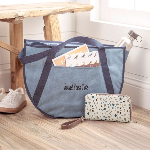 Round About Tote Thirty-One - Picture 2 of 4